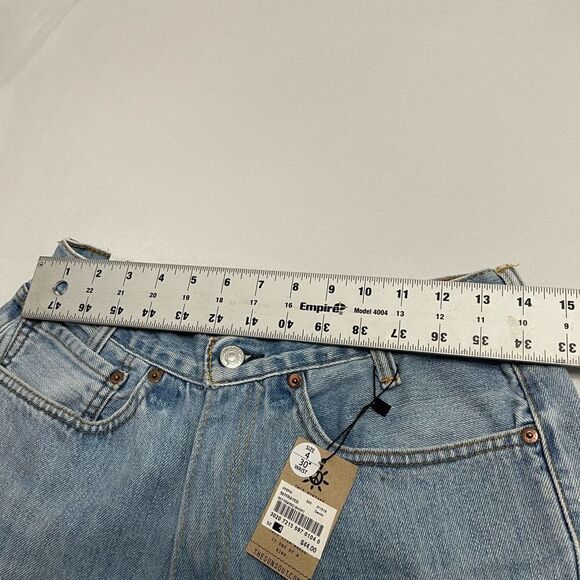 NWT Levi’s 505 507 Frayed Distressed Destroyed Denim Shorts Size 4 30” Waist New - Picture 4 of 11